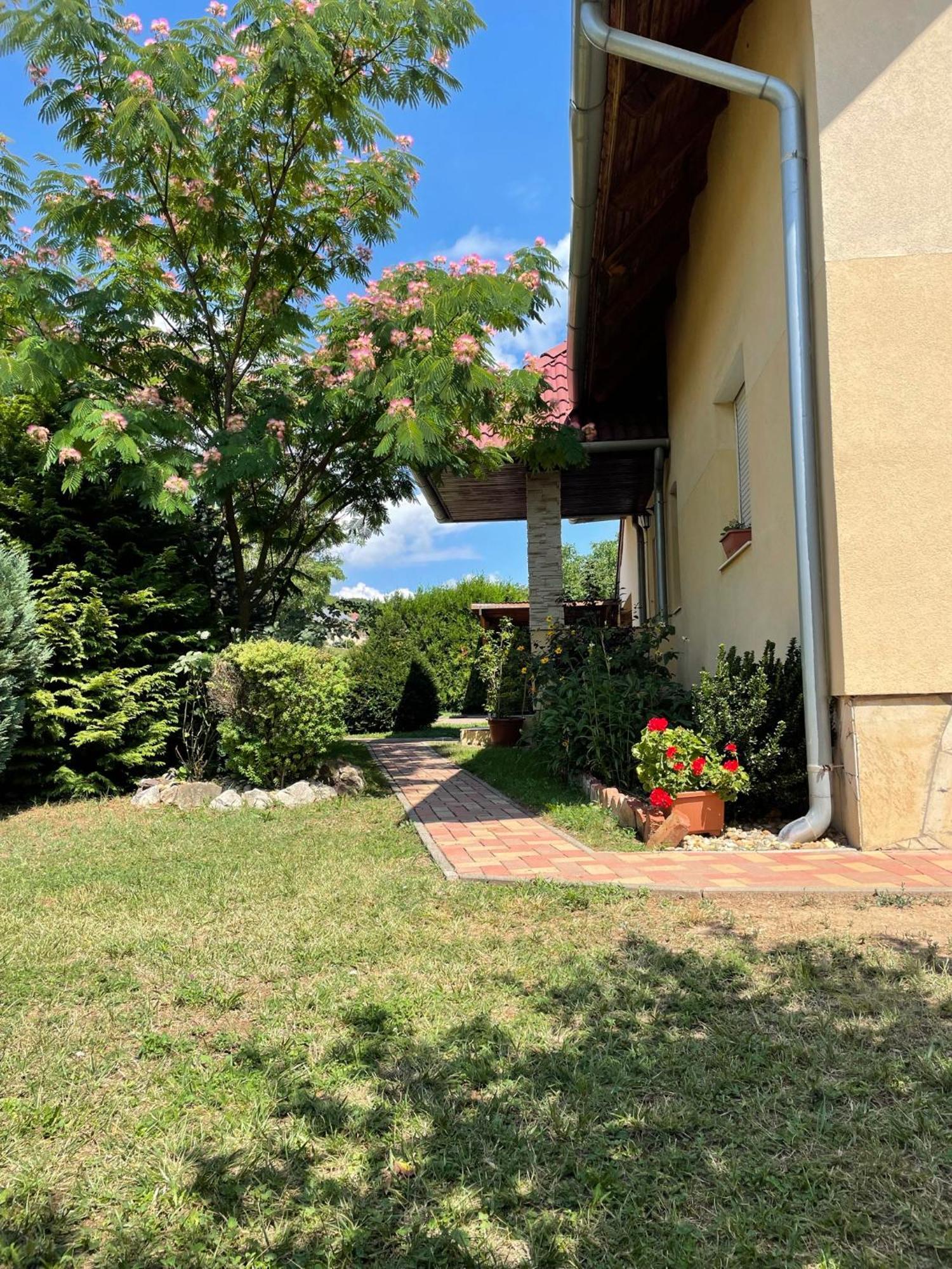 Jasmin Apartment House Vonyarcvashegy Esterno foto